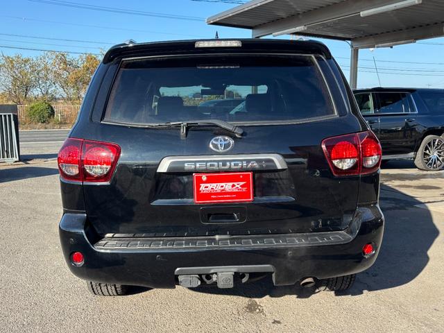 セコイア プラチナム　新車並行　ＪＢＬサウンド　プッシュスタート　ブラウンレザーシート　フローティングナビ　サンルーフ　シートヒータ＆ベンチレーション　トヨタセーフティセンス　アダクティブクルーズコントロール（6枚目）