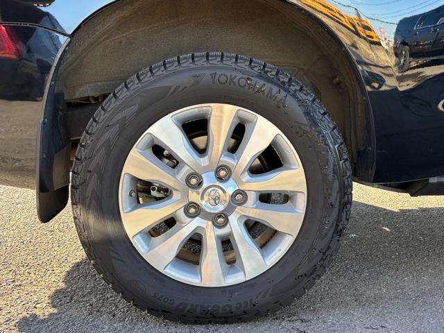 セコイア プラチナム　新車並行　ＪＢＬサウンド　プッシュスタート　ブラウンレザーシート　フローティングナビ　サンルーフ　シートヒータ＆ベンチレーション　トヨタセーフティセンス　アダクティブクルーズコントロール（12枚目）