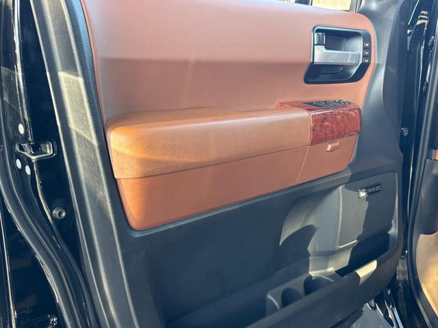 セコイア プラチナム　新車並行　ＪＢＬサウンド　プッシュスタート　ブラウンレザーシート　フローティングナビ　サンルーフ　シートヒータ＆ベンチレーション　トヨタセーフティセンス　アダクティブクルーズコントロール（18枚目）