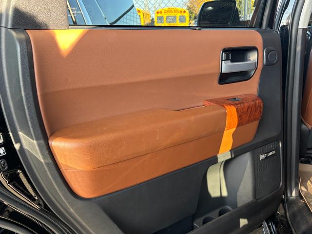 セコイア プラチナム　新車並行　ＪＢＬサウンド　プッシュスタート　ブラウンレザーシート　フローティングナビ　サンルーフ　シートヒータ＆ベンチレーション　トヨタセーフティセンス　アダクティブクルーズコントロール（22枚目）