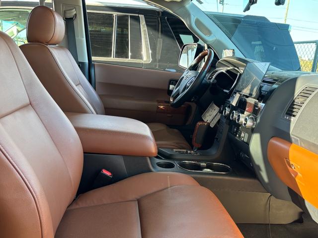 セコイア プラチナム　新車並行　ＪＢＬサウンド　プッシュスタート　ブラウンレザーシート　フローティングナビ　サンルーフ　シートヒータ＆ベンチレーション　トヨタセーフティセンス　アダクティブクルーズコントロール（30枚目）