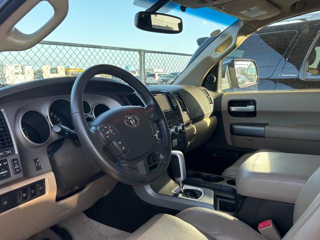 セコイア リミテッド　サンルーフ　ベージュレザーシート　ＪＢＬサウンド　カロッツェリアナビ　地デジＴＶ　電動格納サードシート　パワーバックドア　クルーズコントロール　クリアランスソナー　シートヒーター（15枚目）