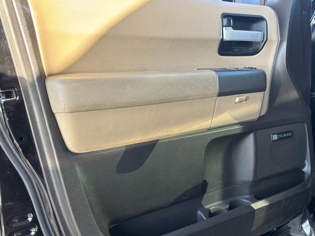 セコイア リミテッド　サンルーフ　ベージュレザーシート　ＪＢＬサウンド　カロッツェリアナビ　地デジＴＶ　電動格納サードシート　パワーバックドア　クルーズコントロール　クリアランスソナー　シートヒーター（18枚目）