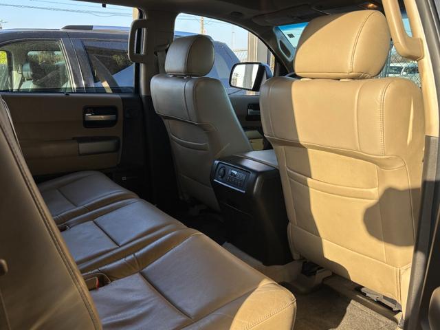 セコイア リミテッド　サンルーフ　ベージュレザーシート　ＪＢＬサウンド　カロッツェリアナビ　地デジＴＶ　電動格納サードシート　パワーバックドア　クルーズコントロール　クリアランスソナー　シートヒーター（28枚目）