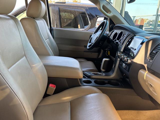セコイア リミテッド　サンルーフ　ベージュレザーシート　ＪＢＬサウンド　カロッツェリアナビ　地デジＴＶ　電動格納サードシート　パワーバックドア　クルーズコントロール　クリアランスソナー　シートヒーター（33枚目）