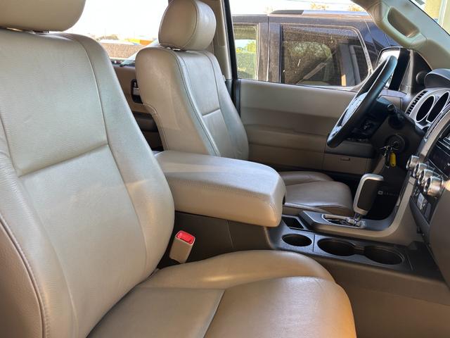 セコイア リミテッド　サンルーフ　ベージュレザーシート　ＪＢＬサウンド　カロッツェリアナビ　地デジＴＶ　電動格納サードシート　パワーバックドア　クルーズコントロール　クリアランスソナー　シートヒーター（34枚目）