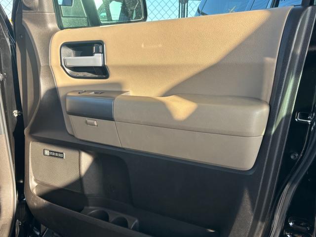 セコイア リミテッド　サンルーフ　ベージュレザーシート　ＪＢＬサウンド　カロッツェリアナビ　地デジＴＶ　電動格納サードシート　パワーバックドア　クルーズコントロール　クリアランスソナー　シートヒーター（35枚目）