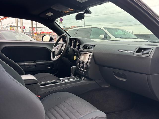 ダッジ・チャレンジャー SXT プラス 新車並行 走行8千キロ台 ケンウッドナビ TV クルーズコントロール 純正18インチホイール ETC バックカメラ(22枚目)