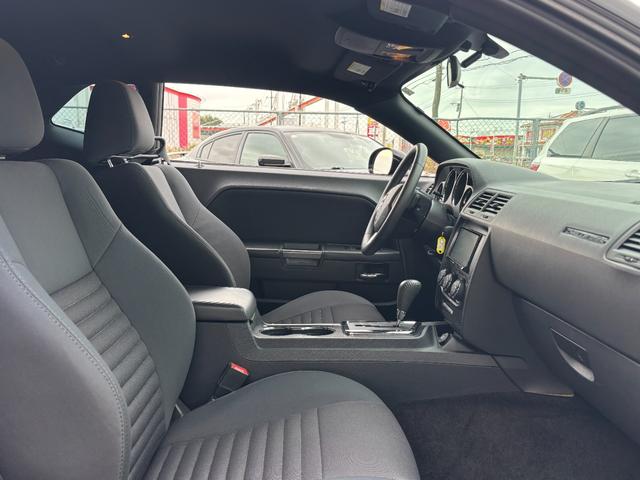 ダッジ・チャレンジャー SXT プラス 新車並行 走行8千キロ台 ケンウッドナビ TV クルーズコントロール 純正18インチホイール ETC バックカメラ(23枚目)