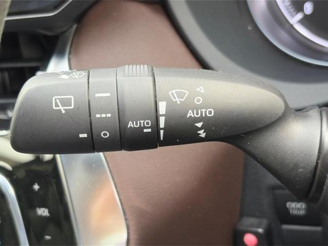 ハリアー ４ＷＤ　Ｚレザーパッケージ　新品タイヤ／調光パノラマルーフ／ＪＢＬ／保証書／ディスプレイオーディオ＋ナビ１２．３インチ／デジタルインナーミラー／トヨタセーフティセンス／シートエアコン／パノラミックビューモニター　革シート　４ＷＤ（18枚目）