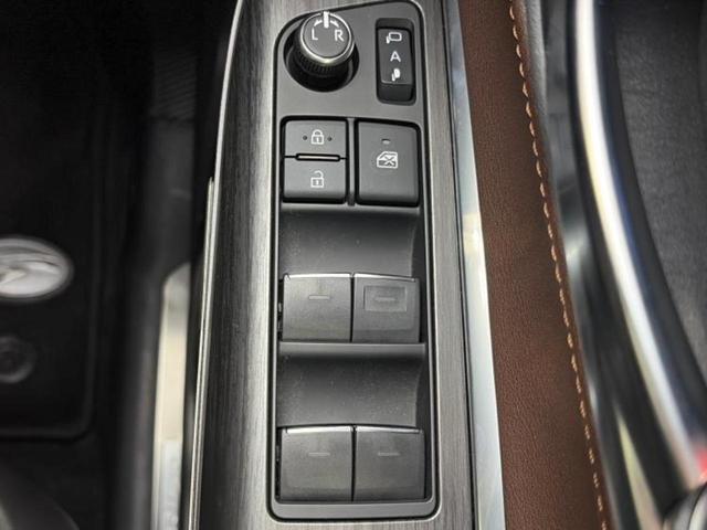 ハリアー ４ＷＤ　Ｚレザーパッケージ　新品タイヤ／調光パノラマルーフ／ＪＢＬ／保証書／ディスプレイオーディオ＋ナビ１２．３インチ／デジタルインナーミラー／トヨタセーフティセンス／シートエアコン／パノラミックビューモニター　革シート　４ＷＤ（31枚目）