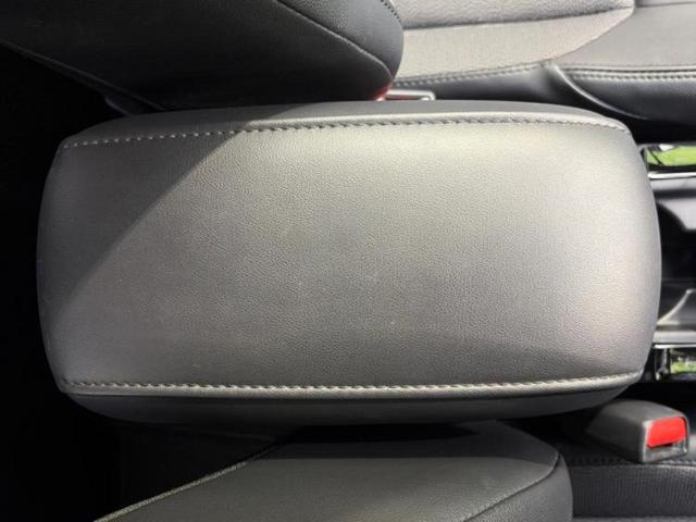 カローラクロス ハイブリッドZ 保証書/ディスプレイオーディオ8インチ/衝突安全装置/シートヒーター 前席/パノラミックビューモニター/車線逸脱防止支援システム/シート ハーフレザー/電動バックドア/ヘッドランプ LED 電動シート(30枚目)