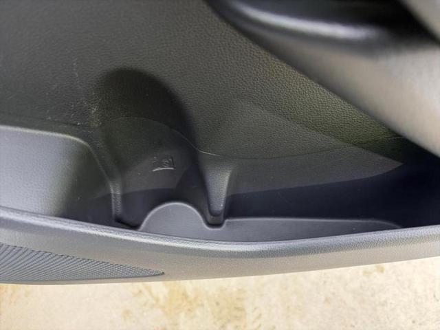 カローラクロス ハイブリッドZ 保証書/ディスプレイオーディオ8インチ/衝突安全装置/シートヒーター 前席/パノラミックビューモニター/車線逸脱防止支援システム/シート ハーフレザー/電動バックドア/ヘッドランプ LED 電動シート(52枚目)