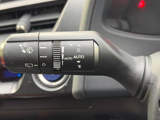 UX 4WD UX250h Fスポーツ 新品タイヤ/純正エアロ/保証書/純正 SDナビ/衝突安全装置/シートヒーター/パノラミックビューモニター/車線逸脱防止支援システム/シート 合皮/パーキングアシスト バックガイド 衝突被害軽減システム(18枚目)