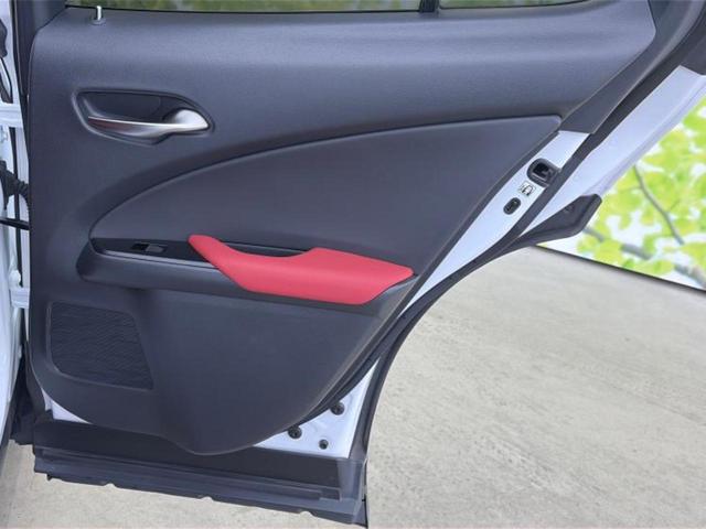 UX 4WD UX250h Fスポーツ 新品タイヤ/純正エアロ/保証書/純正 SDナビ/衝突安全装置/シートヒーター/パノラミックビューモニター/車線逸脱防止支援システム/シート 合皮/パーキングアシスト バックガイド 衝突被害軽減システム(21枚目)
