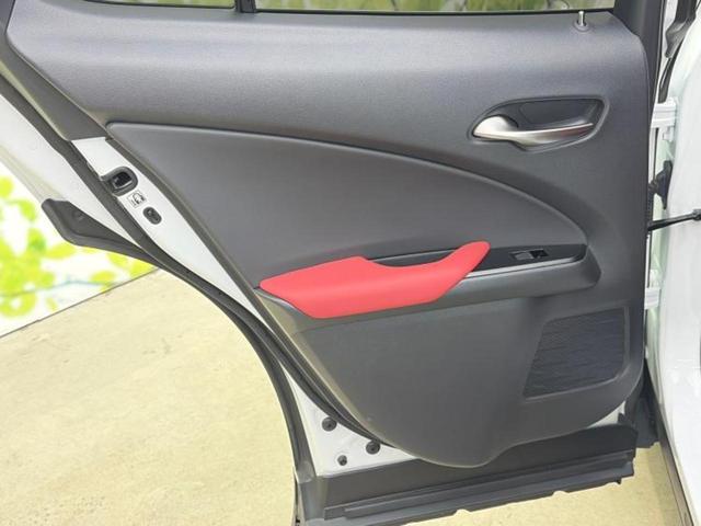 UX 4WD UX250h Fスポーツ 新品タイヤ/純正エアロ/保証書/純正 SDナビ/衝突安全装置/シートヒーター/パノラミックビューモニター/車線逸脱防止支援システム/シート 合皮/パーキングアシスト バックガイド 衝突被害軽減システム(23枚目)