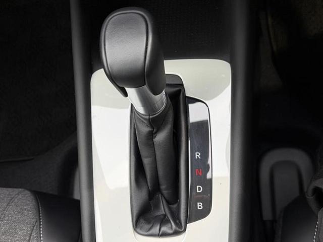 フィット eHEVホーム 保証書/ディスプレイオーディオ+ナビ9インチ/ホンダセンシング/車線逸脱防止支援システム/シート ハーフレザー/パーキングアシスト バックガイド/ヘッドランプ LED 衝突被害軽減システム(18枚目)