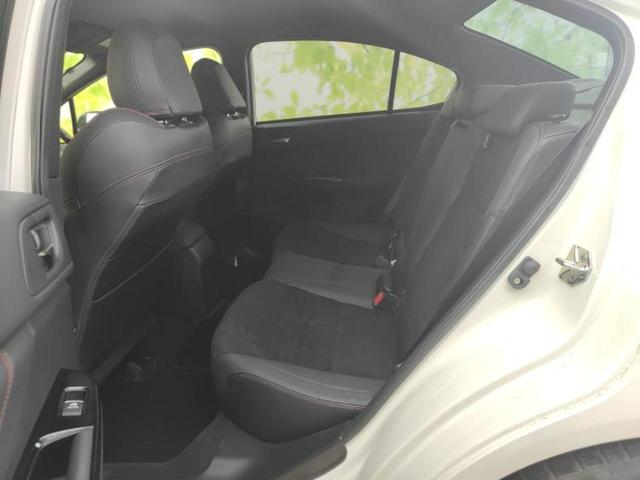 WECARSでは各商談席に大型モニターをご用意しております!見やすい大画面でゆったりと全国の在庫をご覧いただけます!是非ご来店お待ちしております!