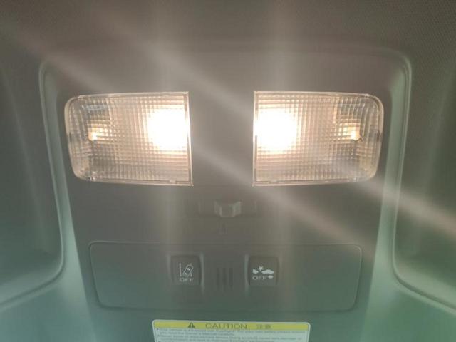 WECARSの展示場では実際に見て、触ってお車をお選びいただけます!知識の豊富な営業スタッフが様々なカーライフをご提案いたします!