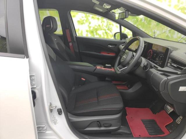 オーラ ニスモ 純正エアロ/BOSE/保証書/純正 9インチ SDナビ/インテリジェントルームミラー/エマージェンシーブレーキ/シートヒーター 前席/全方位モニター/車線逸脱防止支援システム/プロパイロット 禁煙車(4枚目)