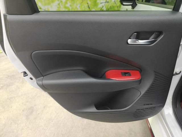 オーラ ニスモ 純正エアロ/BOSE/保証書/純正 9インチ SDナビ/インテリジェントルームミラー/エマージェンシーブレーキ/シートヒーター 前席/全方位モニター/車線逸脱防止支援システム/プロパイロット 禁煙車(23枚目)