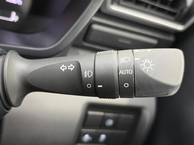 ロッキー プレミアムG HEV 純正エアロ/純正 9インチ メモリーナビ/スマートアシスト(トヨタ・ダイハツ)/シートヒーター/パノラマモニター/車線逸脱防止支援システム/ドライブレコーダー 純正/ヘッドランプ LED 全周囲カメラ(17枚目)