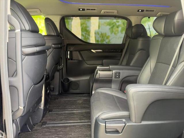 アルファード Ｓ　Ｃパッケージ　新品タイヤ／純正エアロ／保証書／ディスプレイオーディオ＋ナビ９インチ／デジタルインナーミラー／トヨタセーフティセンス／両側電動スライドドア／シートヒーター　前席／車線逸脱防止支援システム　フルエアロ（8枚目）