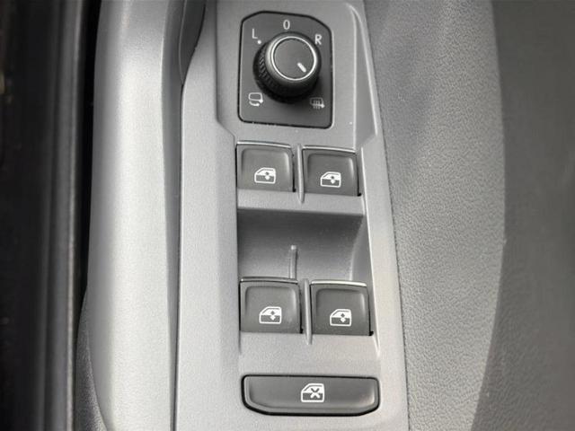 Ｔ－クロス ＴＳＩ　１ｓｔプラス　保証書／純正　メモリーナビ／衝突安全装置／車線逸脱防止支援システム／シート　ハーフレザー／パーキングアシスト　バックガイド／パーキングアシスト　自動操舵／ドライブレコーダー　社外　衝突被害軽減システム（28枚目）