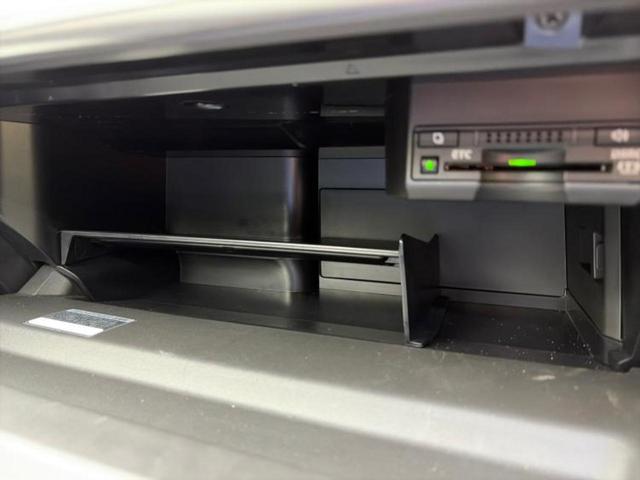 CT CT200hバージョンC 保証書/純正 SDナビ/シートヒーター 前席/パーキングアシスト バックガイド/ヘッドランプ LED/USBジャック/Bluetooth接続/ETC/EBD付ABS/横滑り防止装置 バックカメラ(24枚目)