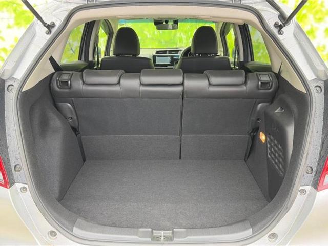 フィットハイブリッド ハイブリッド・Ｌホンダセンシング　保証書／純正　ＳＤナビ／衝突安全装置／車線逸脱防止支援システム／シート　ハーフレザー／ヘッドランプ　ＬＥＤ／Ｂｌｕｅｔｏｏｔｈ接続／ＥＴＣ／ＥＢＤ付ＡＢＳ／横滑り防止装置／アイドリングストップ（8枚目）