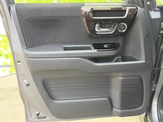 N-BOXカスタム G・EXターボホンダセンシング 保証書/純正 8インチ SDナビ/衝突安全装置/両側電動スライドドア/車線逸脱防止支援システム/シート ハーフレザー/パーキングアシスト バックガイド/ドライブレコーダー 社外 ターボ バックカメラ(22枚目)