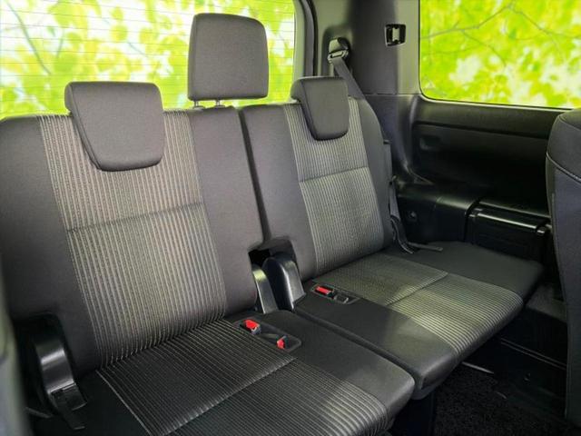 ヴォクシー ハイブリッドZSキラメキ2 新品タイヤ/保証書/純正 10インチ SDナビ/フリップダウンモニター 純正 12.1インチ/トヨタセーフティセンス/両側電動スライドドア/シートヒーター 前席/車線逸脱防止支援システム バックカメラ(6枚目)