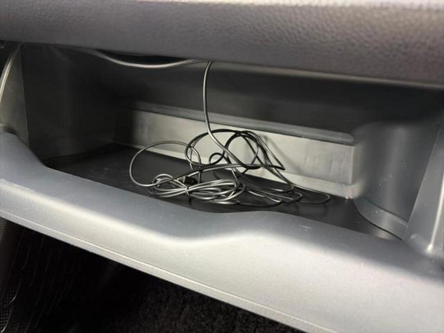 ヴォクシー ハイブリッドZSキラメキ2 新品タイヤ/保証書/純正 10インチ SDナビ/フリップダウンモニター 純正 12.1インチ/トヨタセーフティセンス/両側電動スライドドア/シートヒーター 前席/車線逸脱防止支援システム バックカメラ(26枚目)