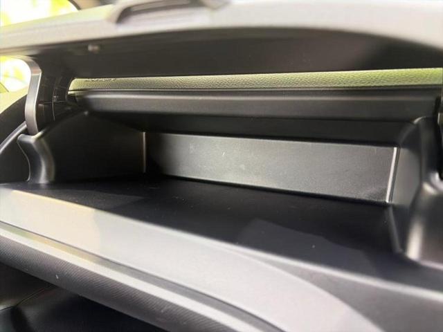 ヴォクシー ハイブリッドZSキラメキ2 新品タイヤ/保証書/純正 10インチ SDナビ/フリップダウンモニター 純正 12.1インチ/トヨタセーフティセンス/両側電動スライドドア/シートヒーター 前席/車線逸脱防止支援システム バックカメラ(27枚目)