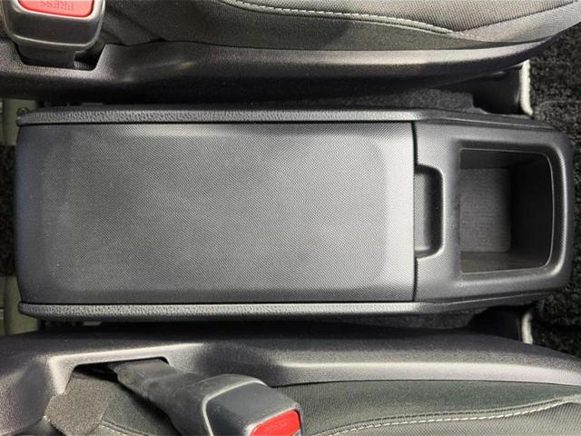 ヴォクシー ハイブリッドZSキラメキ2 新品タイヤ/保証書/純正 10インチ SDナビ/フリップダウンモニター 純正 12.1インチ/トヨタセーフティセンス/両側電動スライドドア/シートヒーター 前席/車線逸脱防止支援システム バックカメラ(35枚目)