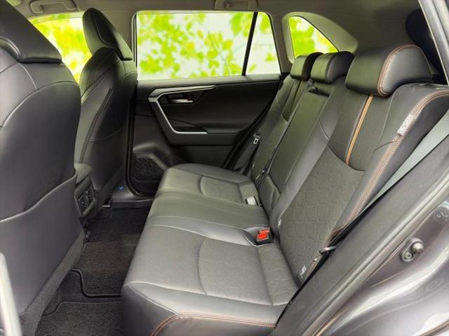 ＲＡＶ４ ４ＷＤアドベンチャー　保証書／純正　８インチ　ＳＤナビ／衝突安全装置／シートヒーター　前席／車線逸脱防止支援システム／シート　合皮／ヘッドランプ　ＨＩＤ／Ｂｌｕｅｔｏｏｔｈ接続／ＥＴＣ２．０／ＥＢＤ付ＡＢＳ　バックカメラ（7枚目）
