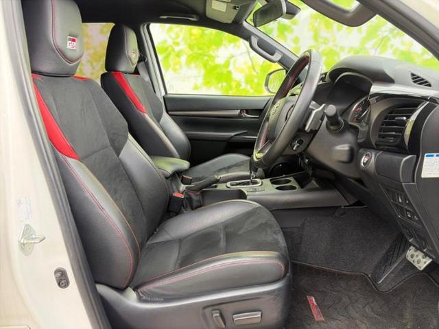 ハイラックス ４ＷＤ　Ｚ　ＧＲスポーツ　保証書／ディスプレイオーディオ＋ナビ８インチ／トヨタセーフティセンス／全方位モニター／車線逸脱防止支援システム／シート　ハーフレザー／ヘッドランプ　ＬＥＤ／Ｂｌｕｅｔｏｏｔｈ接続／ＥＴＣ　全周囲カメラ（4枚目）