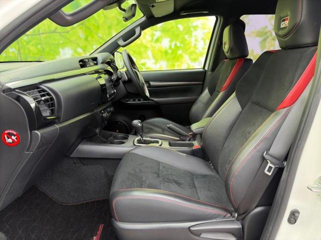 ハイラックス ４ＷＤ　Ｚ　ＧＲスポーツ　保証書／ディスプレイオーディオ＋ナビ８インチ／トヨタセーフティセンス／全方位モニター／車線逸脱防止支援システム／シート　ハーフレザー／ヘッドランプ　ＬＥＤ／Ｂｌｕｅｔｏｏｔｈ接続／ＥＴＣ　全周囲カメラ（6枚目）