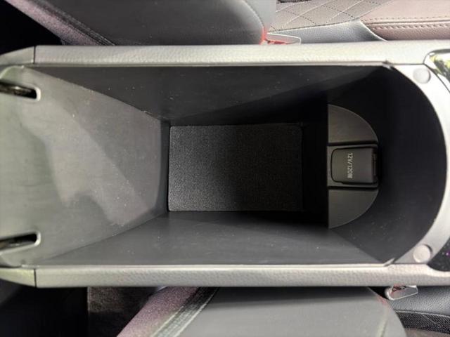 Ｃ－ＨＲ Ｇ　純正エアロ／保証書／純正　ＳＤナビ／衝突安全装置／シートヒーター／車線逸脱防止支援システム／シート　ハーフレザー／ヘッドランプ　ＬＥＤ／ＥＴＣ／ＥＢＤ付ＡＢＳ／横滑り防止装置／アイドリングストップ（32枚目）