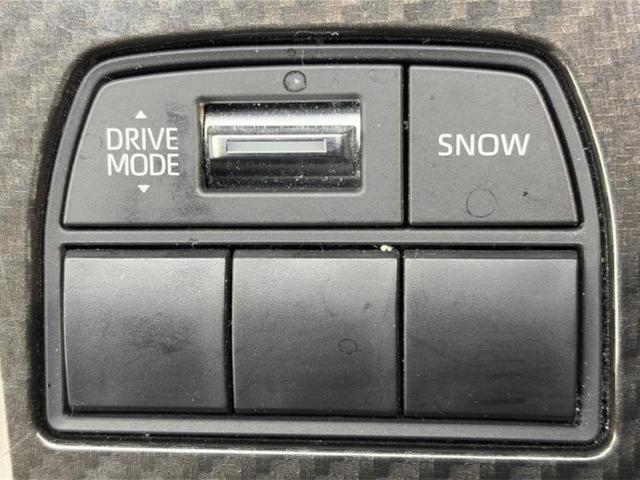 クラウンハイブリッド ＲＳアドバンス　新品タイヤ／保証書／純正　１０インチ　ＳＤナビ／デジタルインナーミラー／トヨタセーフティセンス／シートヒーター　前席／車線逸脱防止支援システム／シート　フルレザー／ドライブレコーダー　前後　革シート（37枚目）