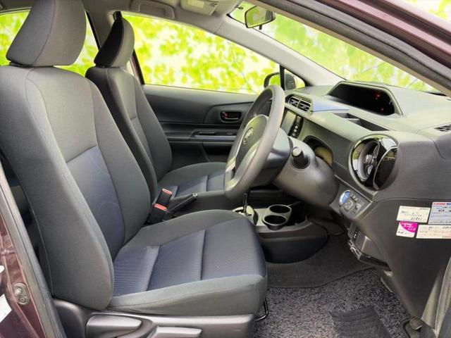 アクア Ｓ　新品タイヤ／保証書／純正　ＨＤＤナビ／ＥＴＣ／ＥＢＤ付ＡＢＳ／横滑り防止装置／アイドリングストップ／バックモニター／ワンセグＴＶ／ＤＶＤ／エアバッグ　運転席／エアバッグ　助手席／エアバッグ　サイド（4枚目）