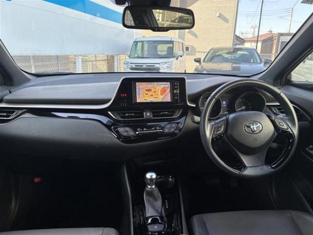 Ｃ－ＨＲ Ｇ　新品タイヤ／保証書／純正　ＳＤナビ／トヨタセーフティセンス／シートヒーター　前席／車線逸脱防止支援システム／シート　ハーフレザー／ヘッドランプ　ＬＥＤ／Ｂｌｕｅｔｏｏｔｈ接続／ＥＴＣ　バックカメラ（4枚目）