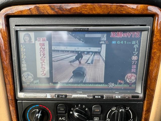 ＶＳ　ＤＶＤ再生　助手席エアバッグ　運転席エアバッグ　パワーウィンドウ　パワーステアリング　ＥＴＣ　エアコン　ＡＢＳ　ナビ　ＴＶ(8枚目)