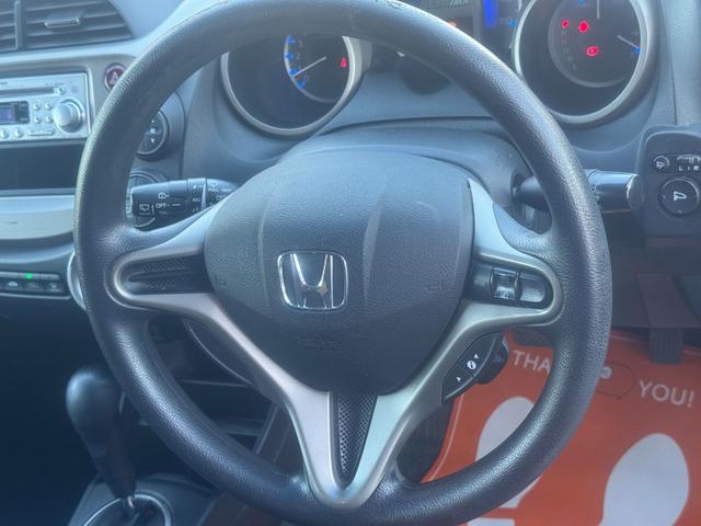 フィットハイブリッド スマートセレクション　電動ミラー　スマートキー　オートクルーズコントロール　ＥＴＣ　キーフリー　オートエアコン　ＡＢＳ　パワーウィンドウ　パワーステアリング　運転席エアバッグ　ＷエアＢ（8枚目）