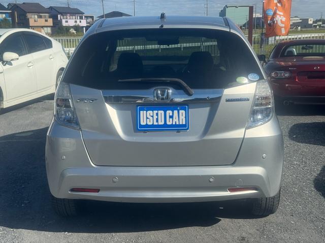 フィットハイブリッド スマートセレクション　電動ミラー　スマートキー　オートクルーズコントロール　ＥＴＣ　キーフリー　オートエアコン　ＡＢＳ　パワーウィンドウ　パワーステアリング　運転席エアバッグ　ＷエアＢ（17枚目）