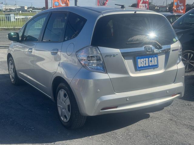 フィットハイブリッド スマートセレクション　電動ミラー　スマートキー　オートクルーズコントロール　ＥＴＣ　キーフリー　オートエアコン　ＡＢＳ　パワーウィンドウ　パワーステアリング　運転席エアバッグ　ＷエアＢ（18枚目）