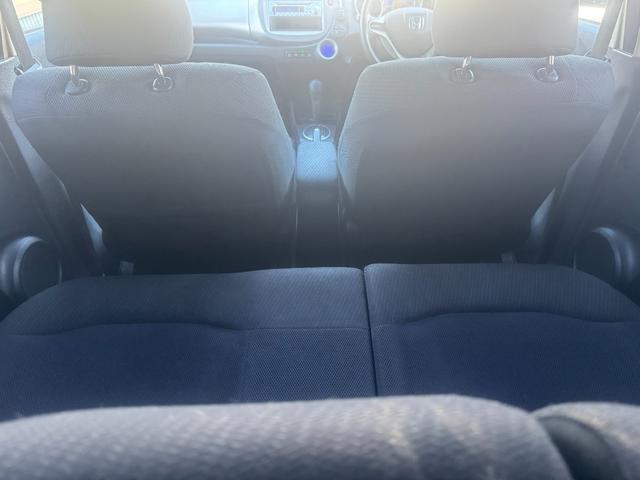 フィットハイブリッド スマートセレクション　電動ミラー　スマートキー　オートクルーズコントロール　ＥＴＣ　キーフリー　オートエアコン　ＡＢＳ　パワーウィンドウ　パワーステアリング　運転席エアバッグ　ＷエアＢ（30枚目）