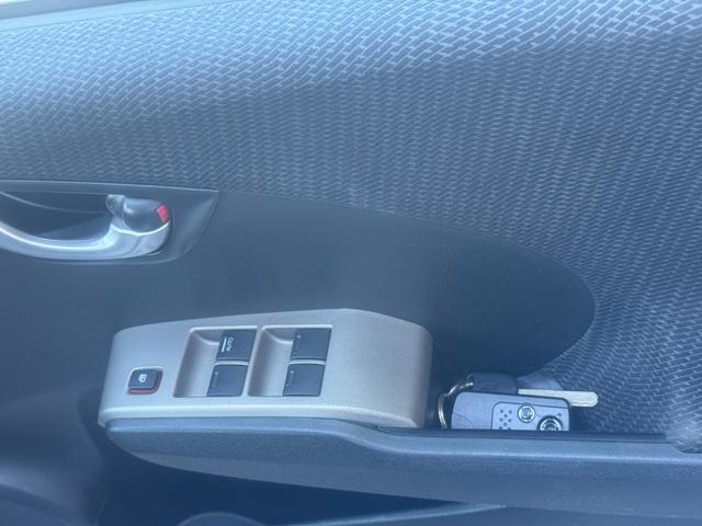 フィットハイブリッド スマートセレクション　電動ミラー　スマートキー　オートクルーズコントロール　ＥＴＣ　キーフリー　オートエアコン　ＡＢＳ　パワーウィンドウ　パワーステアリング　運転席エアバッグ　ＷエアＢ（37枚目）