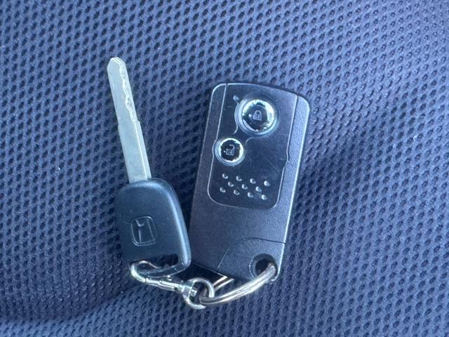 フィットハイブリッド スマートセレクション　電動ミラー　スマートキー　オートクルーズコントロール　ＥＴＣ　キーフリー　オートエアコン　ＡＢＳ　パワーウィンドウ　パワーステアリング　運転席エアバッグ　ＷエアＢ（38枚目）