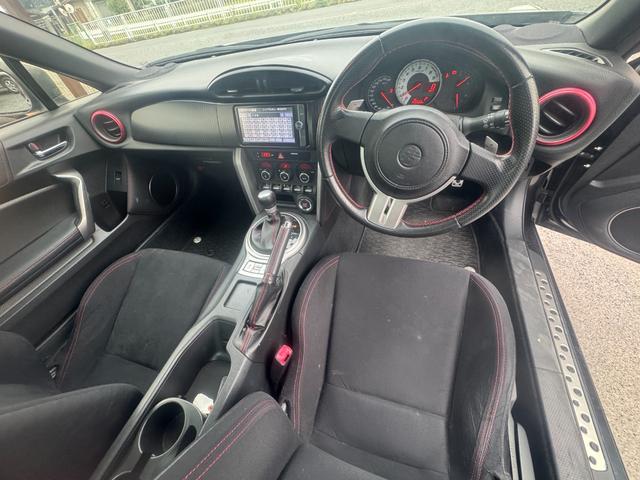 ８６ ＧＴ　キーフリ　電動格納ミラー　スマートキ－　ＥＴＣ車載器　ＶＳＡ　オートエアコン　助手席エアバッグ　パワーウィンドウ　アルミ　運転席エアバッグ　ＡＢＳ　パワーステアリング　ナビ　ＴＶ（6枚目）